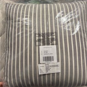 NWT Aurelia pillow anthropolgie 20x20 square